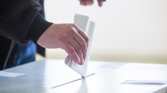 Pessoas a votar